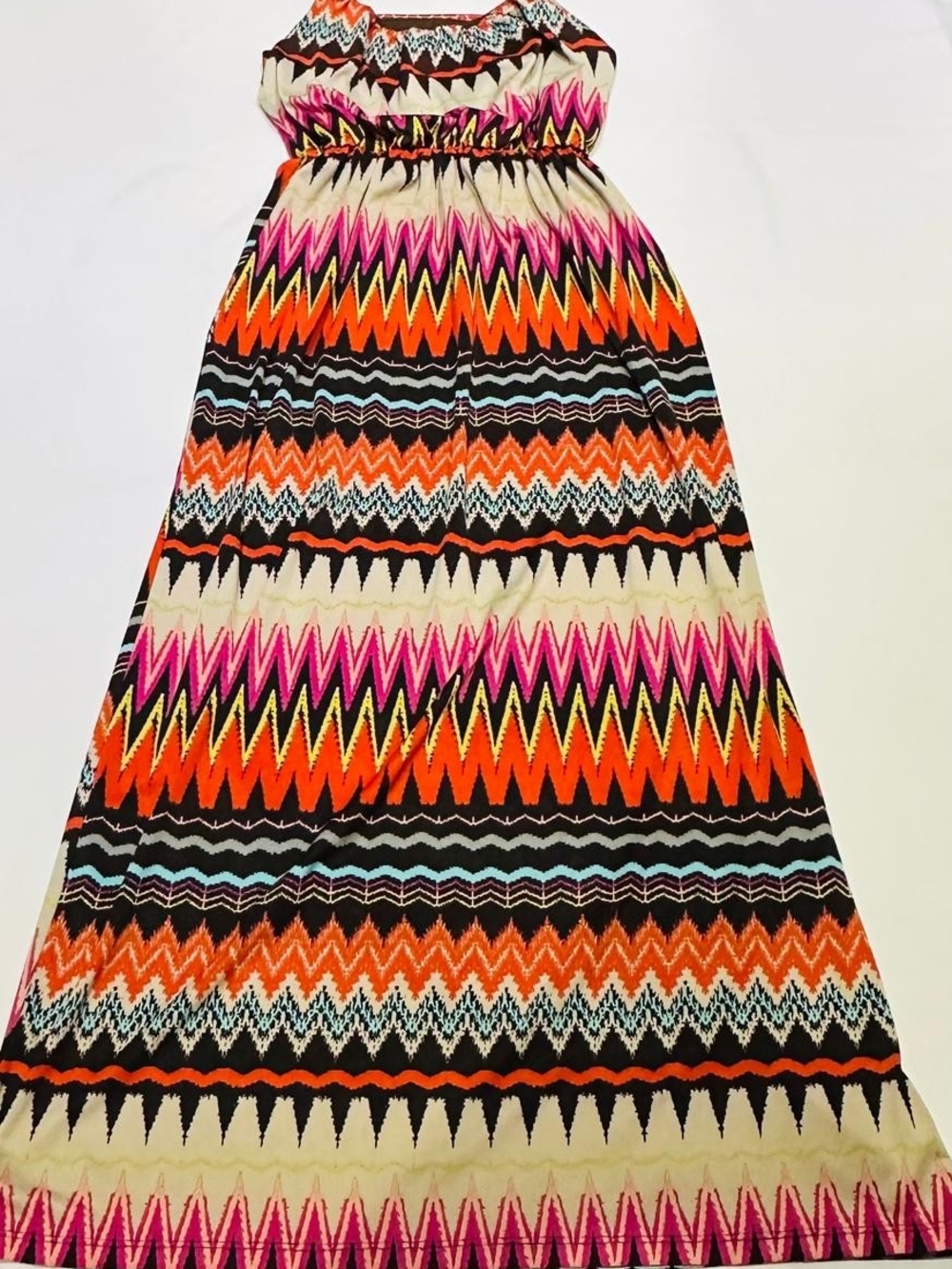 Speed Control Zigzag Chevron Maxi Dress in Pink, Orange & Black - Picture 5 of 9